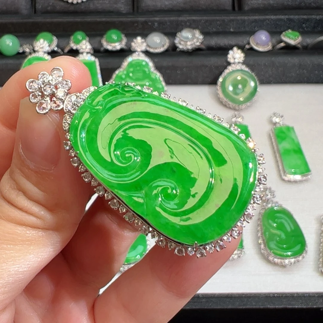 翡翠吊坠(不含链)18K金镶嵌