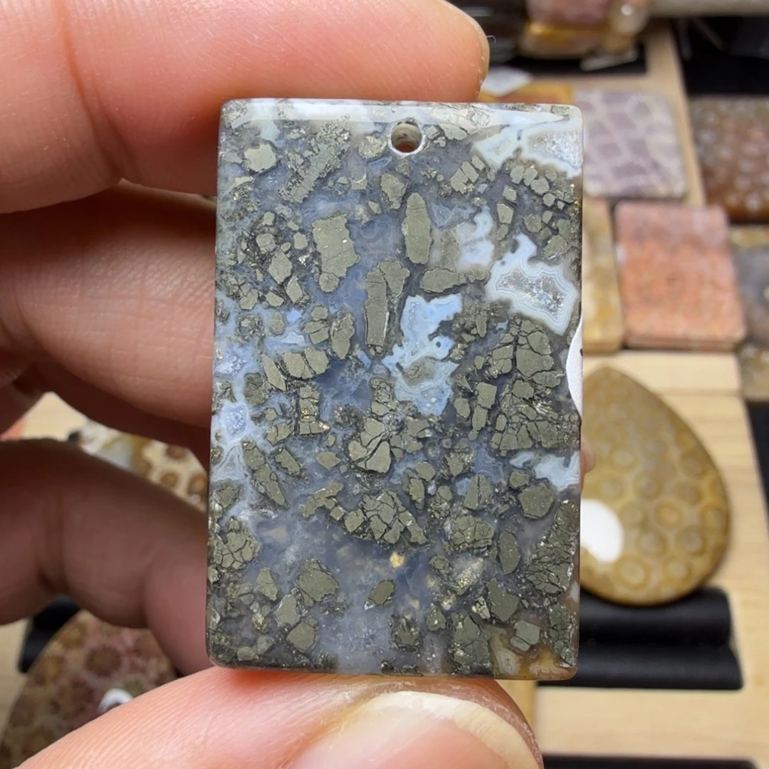 石英质玉未镶嵌纯天然色有机玉石保真色