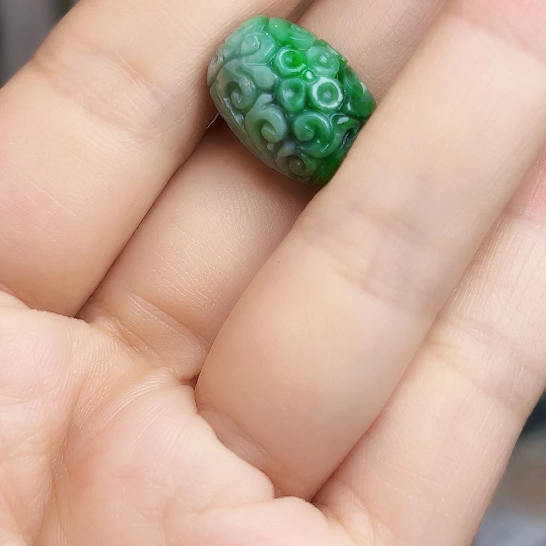 翡翠未镶嵌颈饰多样性