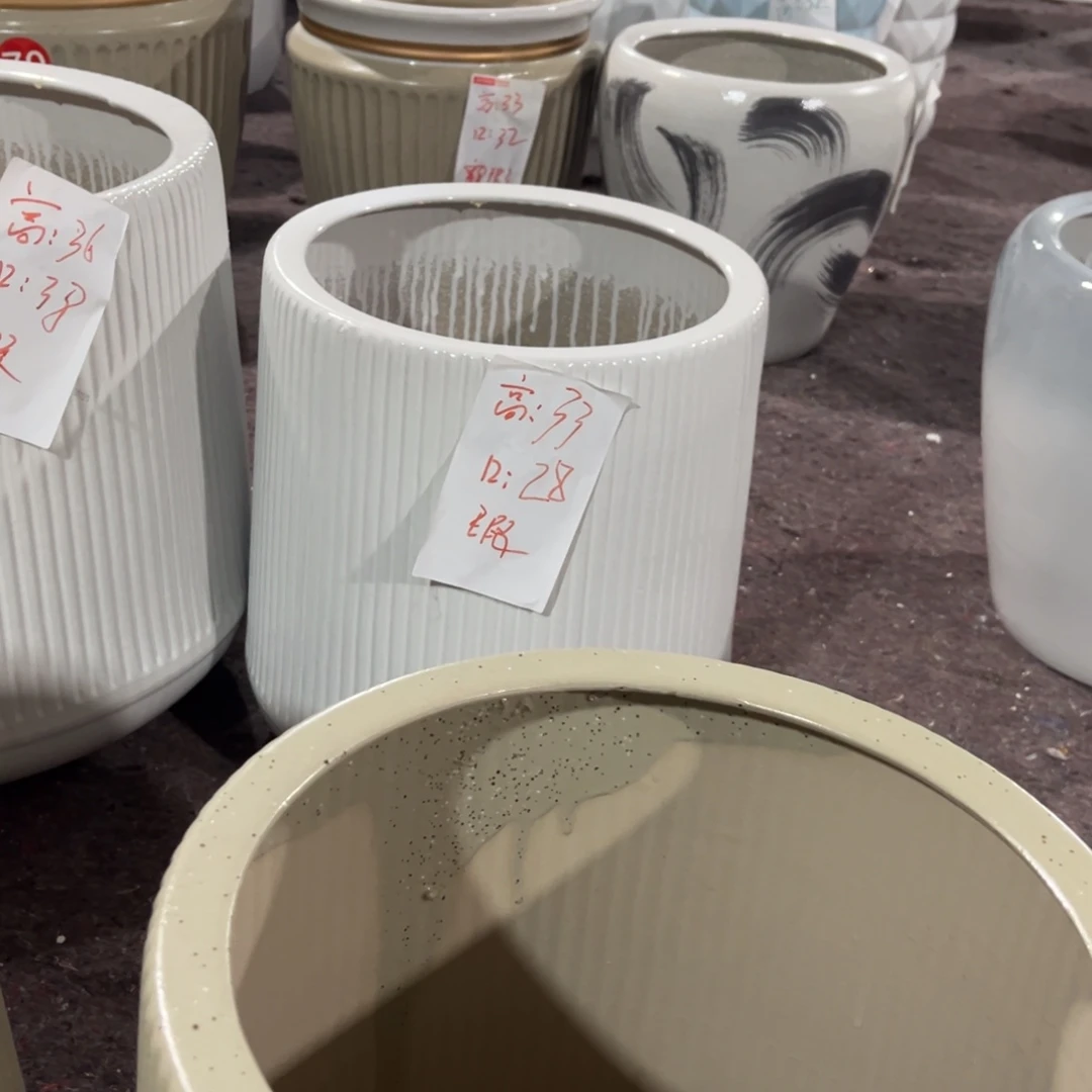 白色竖条纹水滴一个小号