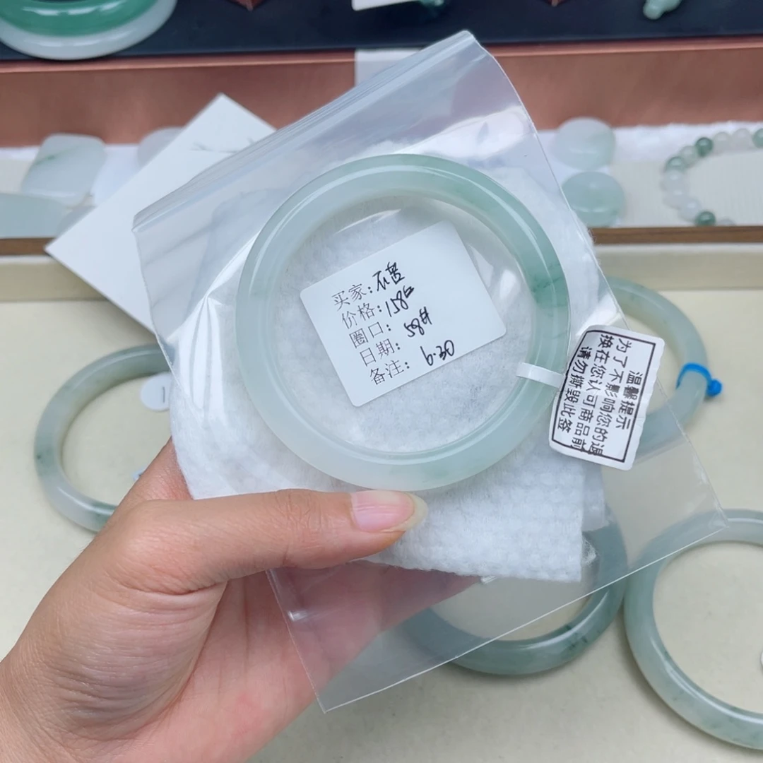 石英质玉手镯未镶嵌