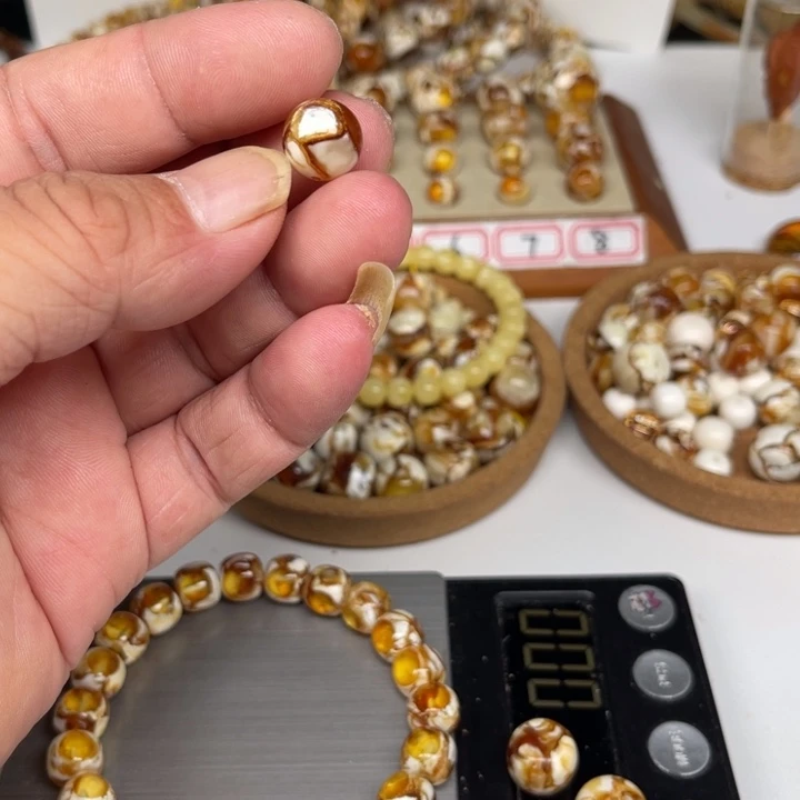 未镶嵌琥珀裸石03号