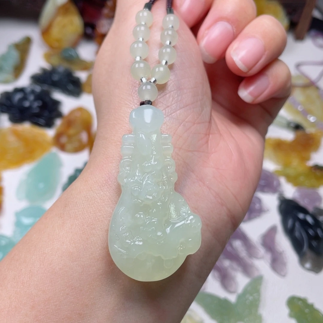 蛇纹石玉颈饰未镶嵌妞*