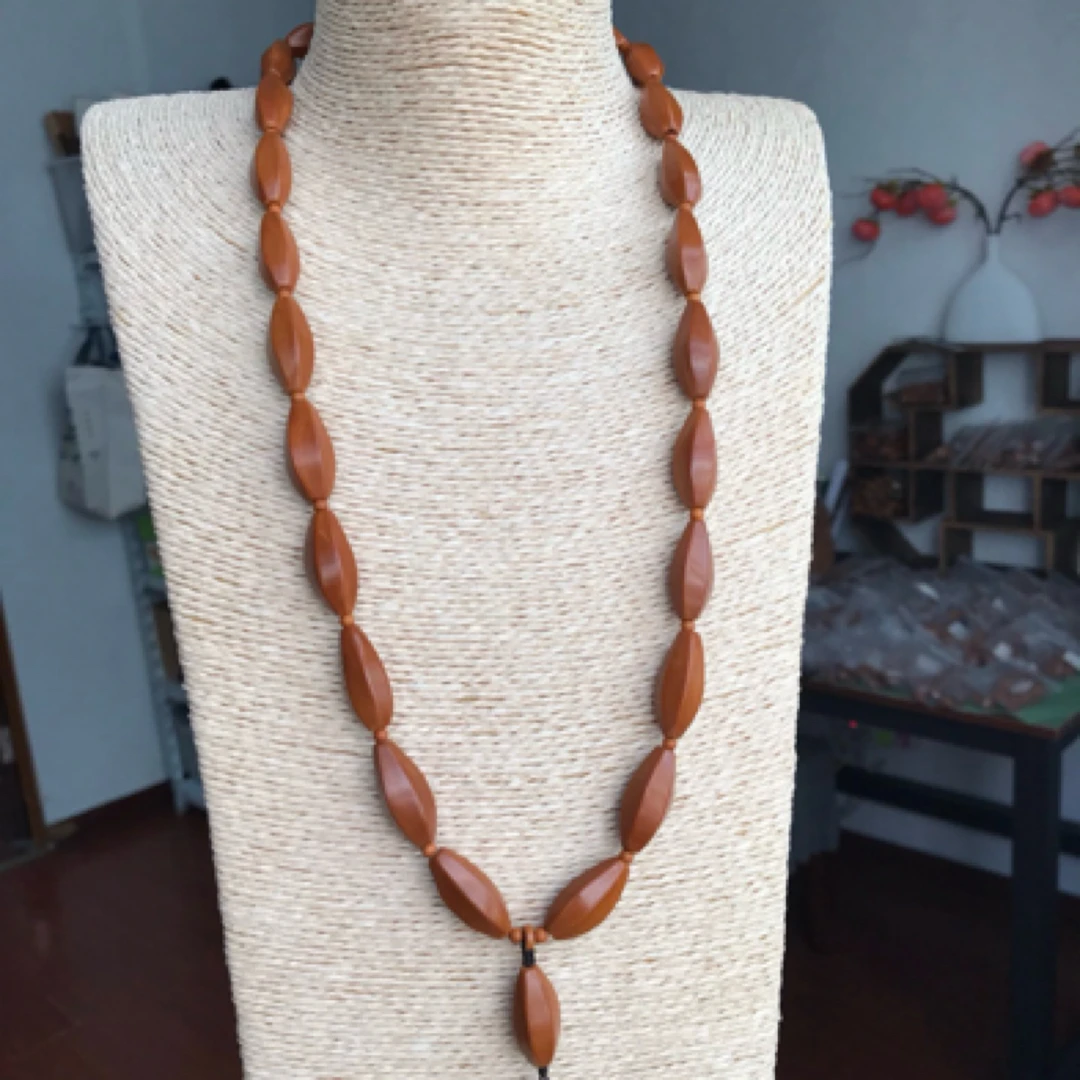 橄榄核手工打磨细长柳叶六棱素珠脖挂长串尺寸1.1*2.6cm文玩男女