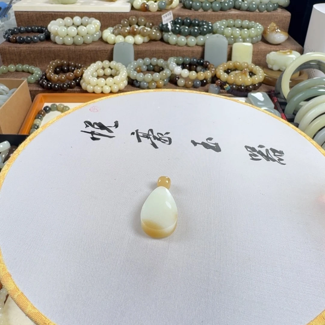 ****倍颈饰未镶嵌和田玉（糖玉）