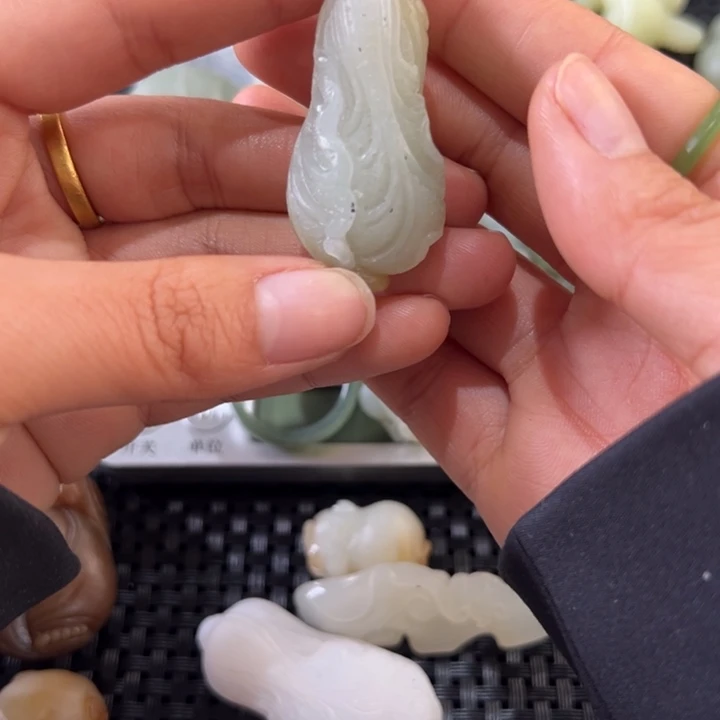 和田玉吊坠(不含链)未镶嵌达*