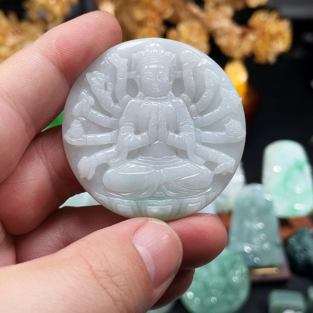 翡翠未镶嵌颈饰千手观音