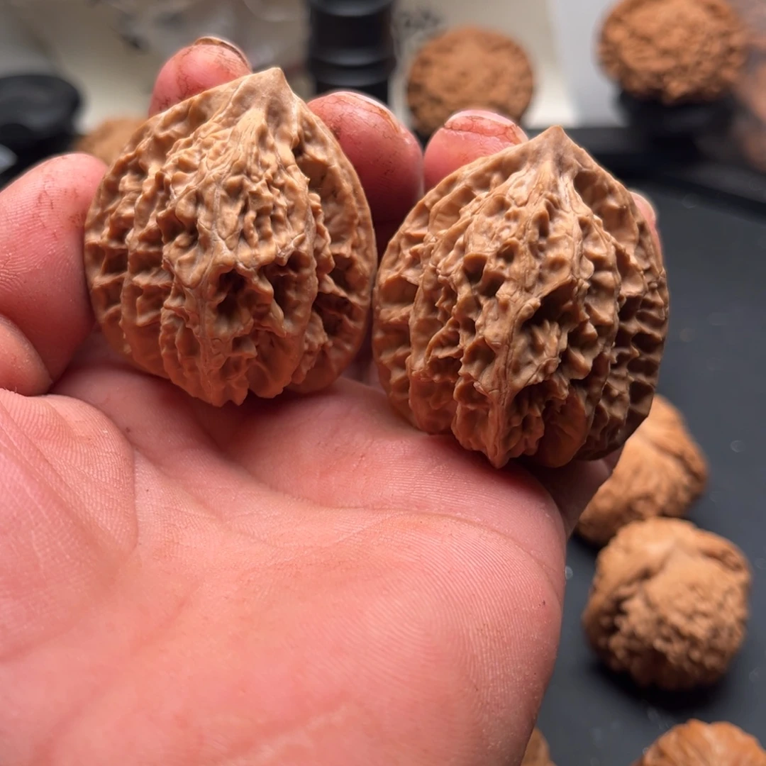 文玩核桃吊坠盘龙虎头