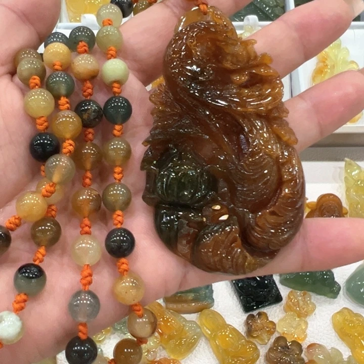 蛇纹石玉未镶嵌颈饰