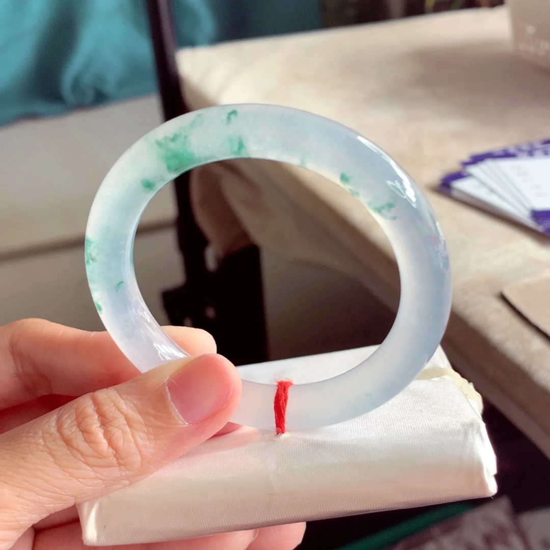 翡翠未镶嵌手镯（圆镯）52高冰玻炸光飘绿花毕业行走的灯泡A
