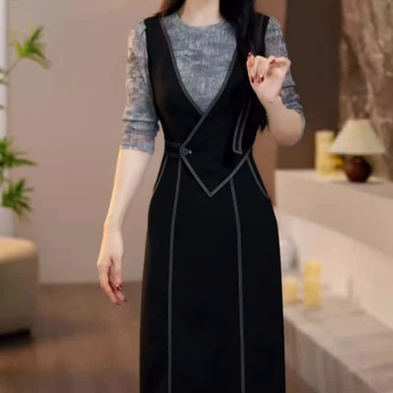 2025春季新款黑色时尚简约设计感背带假两件设计感修身显瘦连衣裙