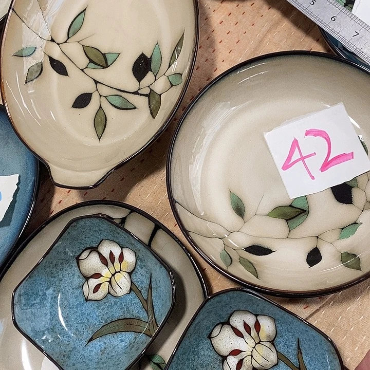 瓷片4个盘子微瑕介意慎拍