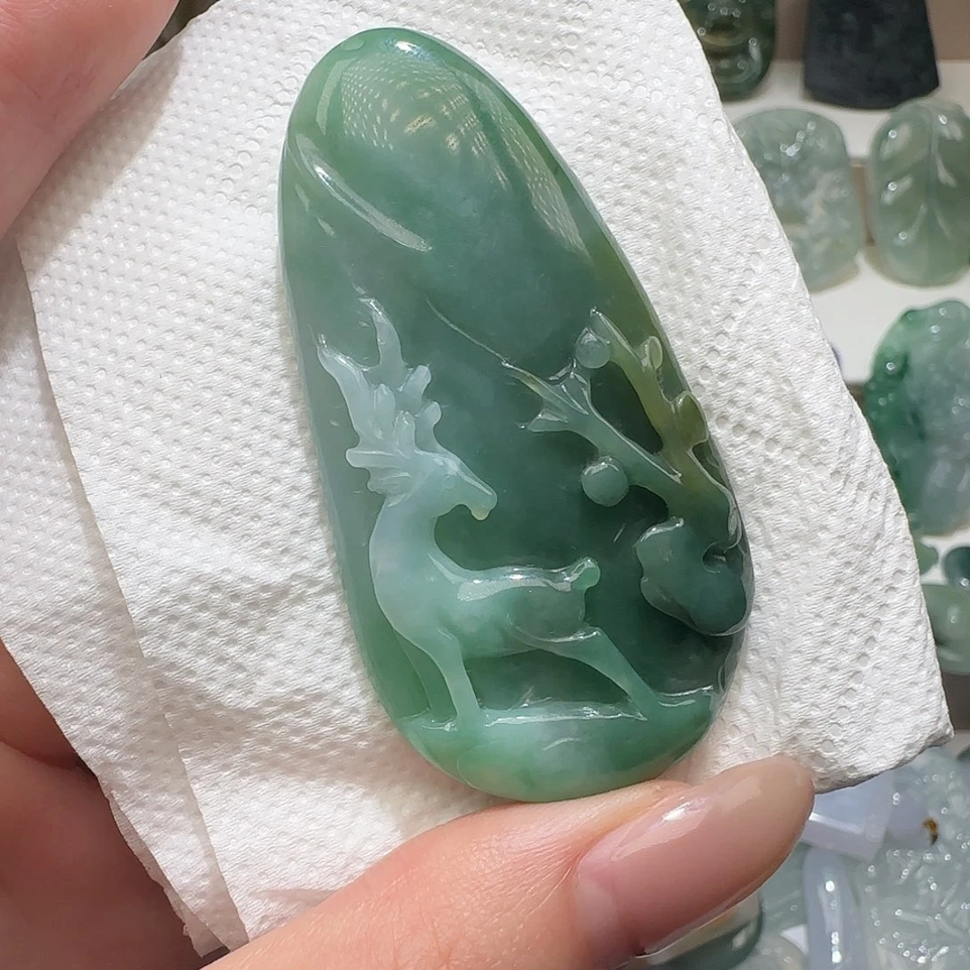 翡翠未镶嵌颈饰天然缅甸a货翡翠小鹿回头