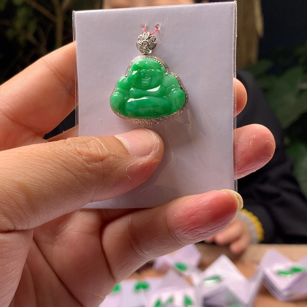 翡翠18K金镶嵌颈饰佛公