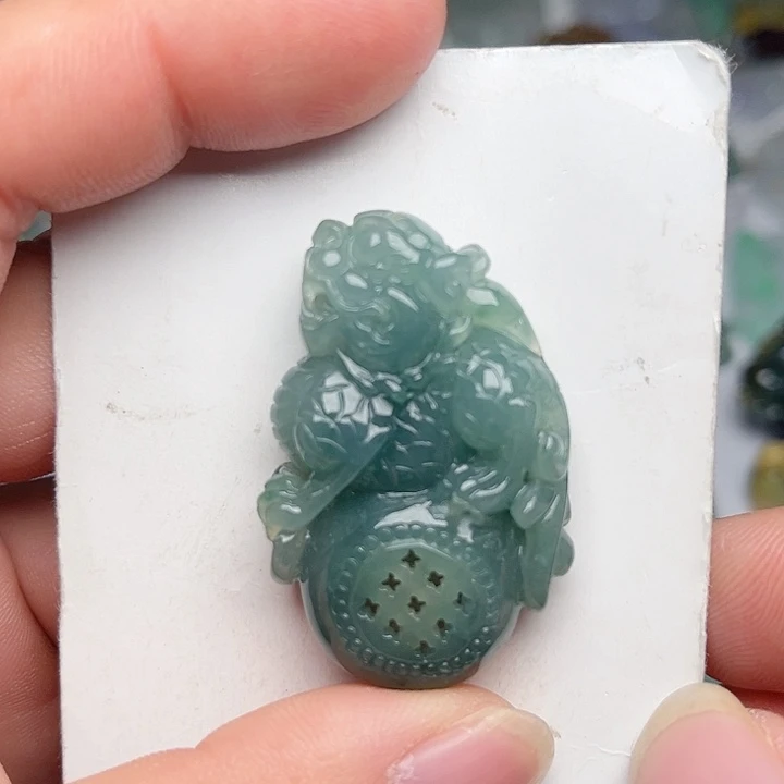 翡翠颈饰未镶嵌貔貅