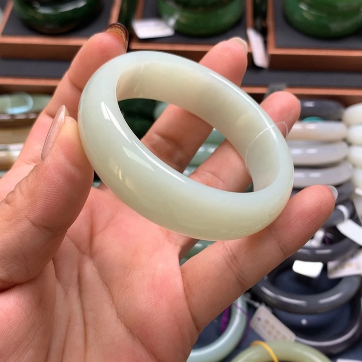 【闪购商品】未镶嵌手镯和田玉