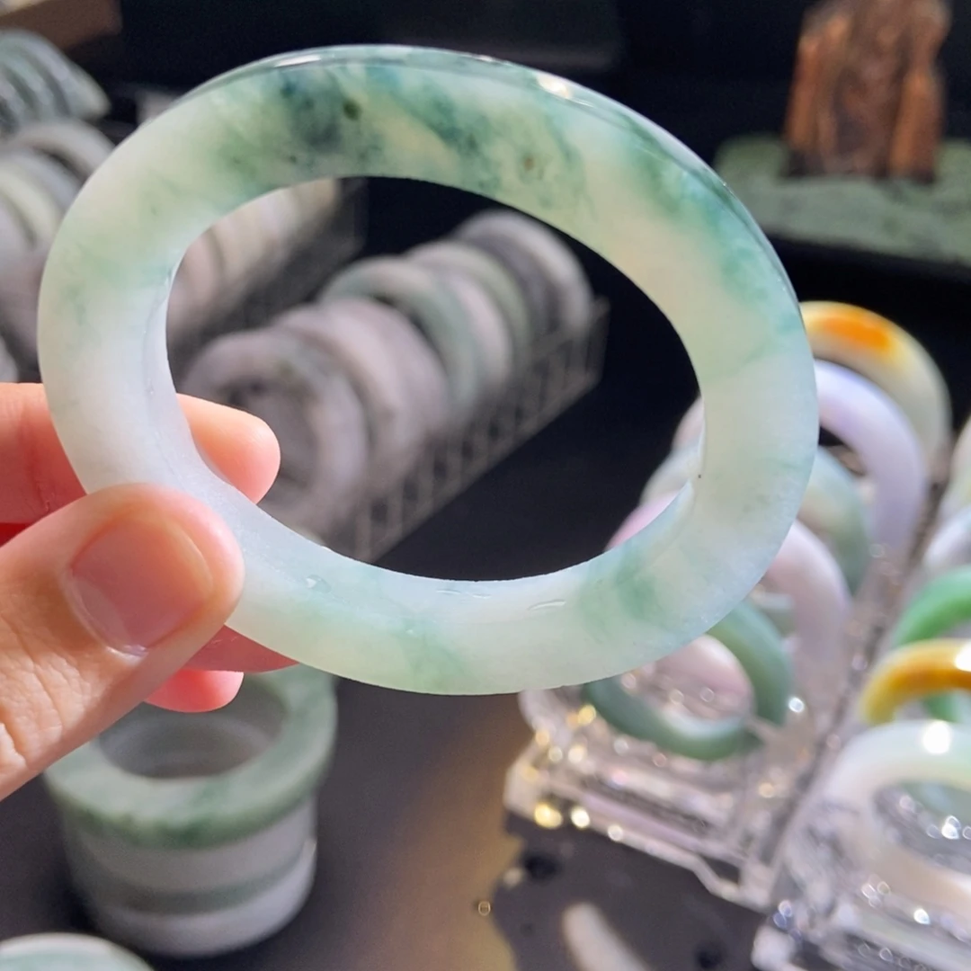 雅***沁定制翡翠未镶嵌手镯