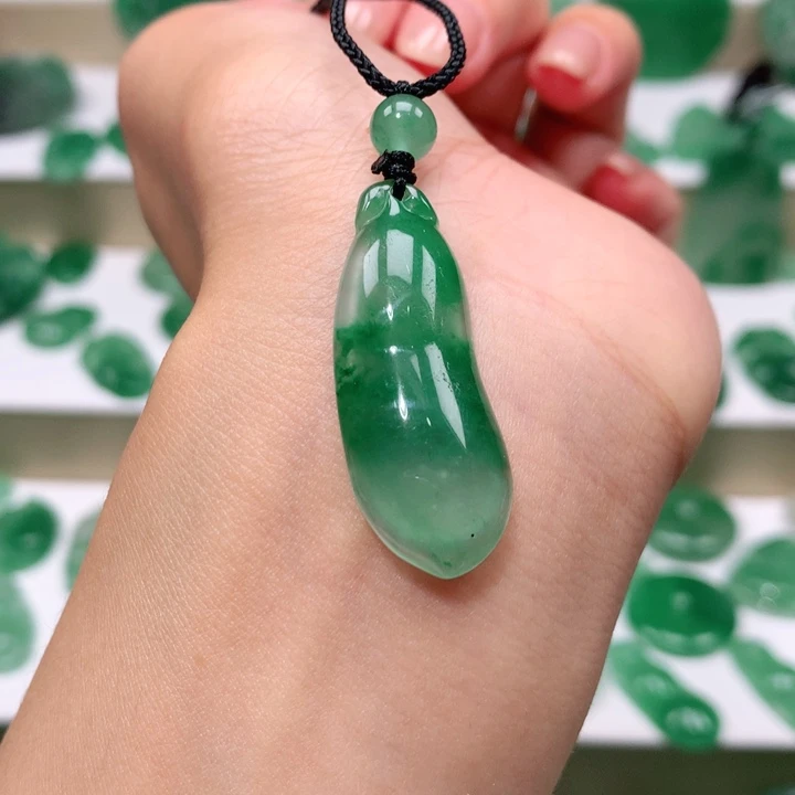 颈饰未镶嵌石英质玉