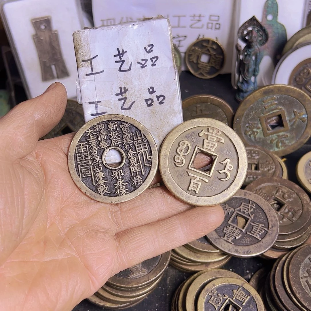 铜鲨****现代文创工艺品