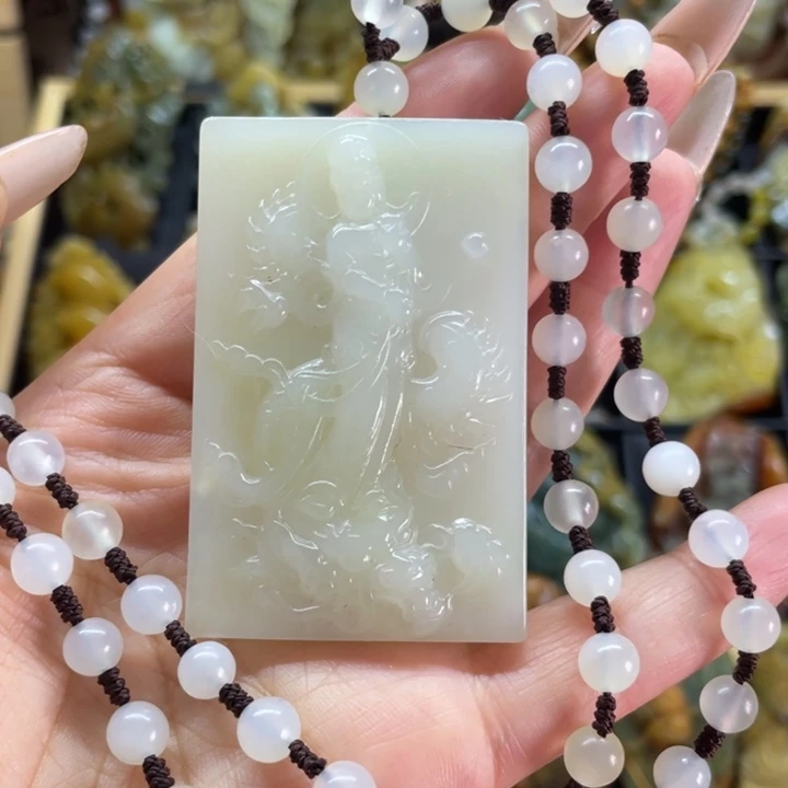 蛇纹石玉颈饰未镶嵌