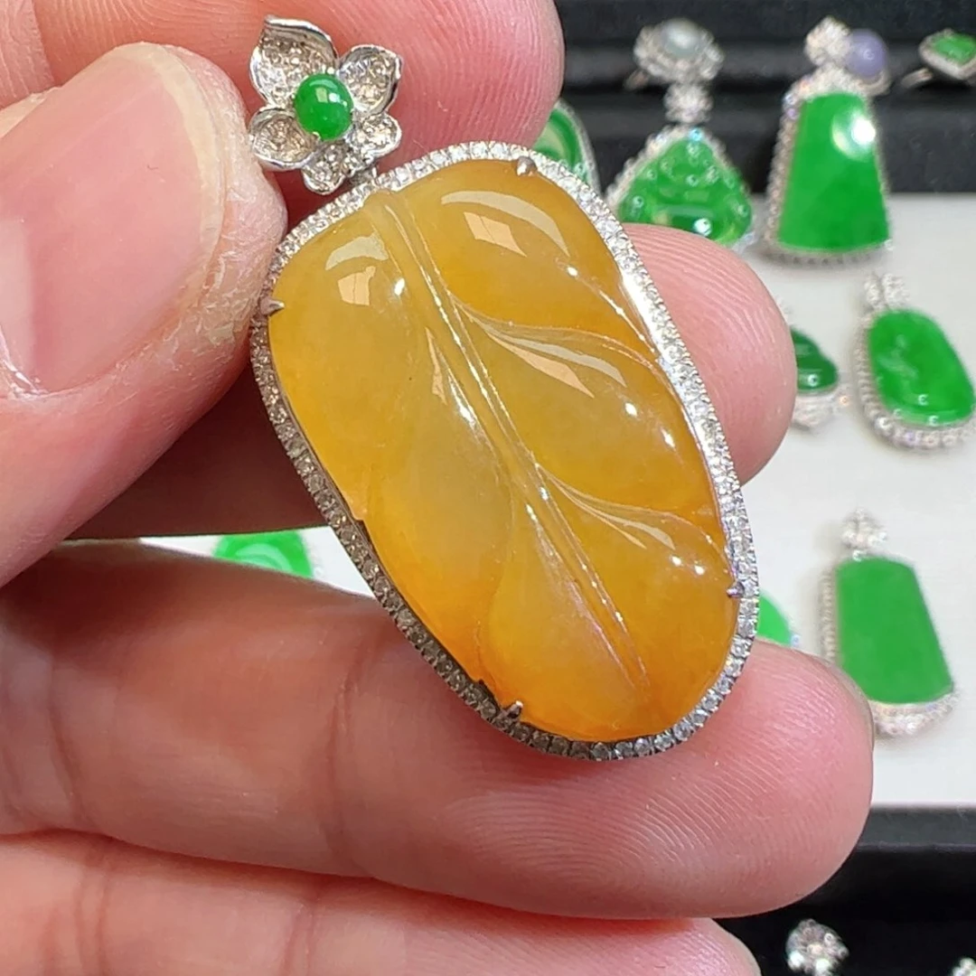 翡翠吊坠(不含链)18K金镶嵌