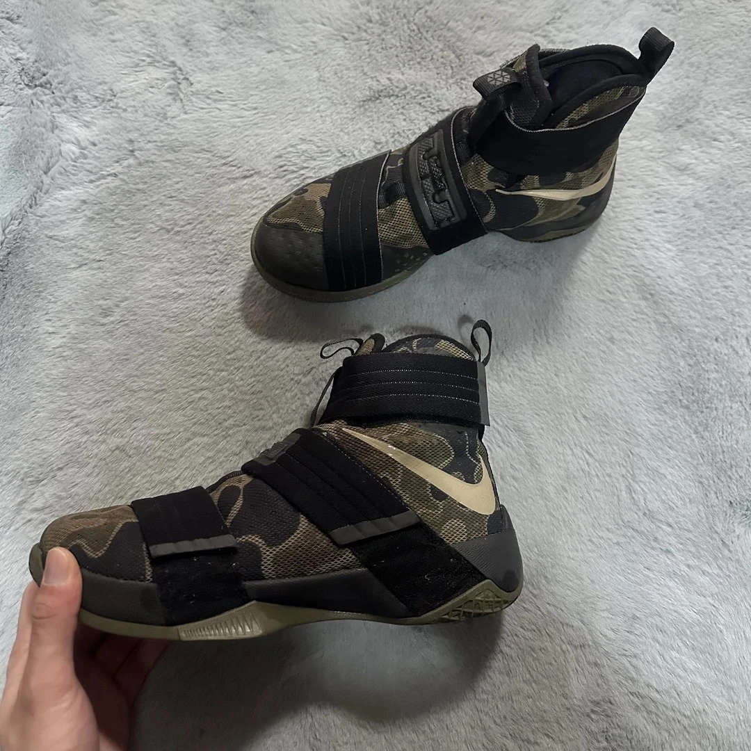42码 Nike 士兵10迷彩 95新 鞋底磨损小 鞋面新 气垫 中古篮球鞋