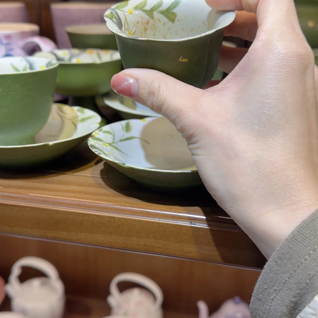 你说是你朋友给你们送钱过来还是