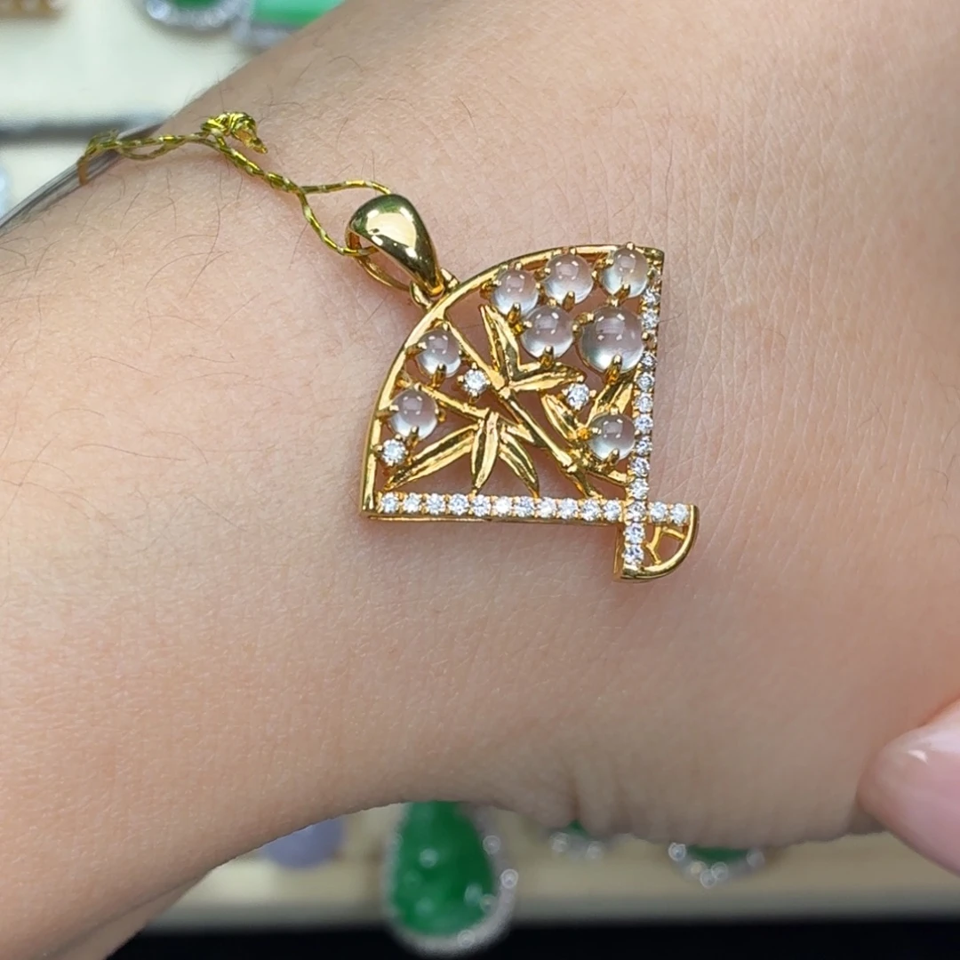 翡翠18K金镶嵌颈饰