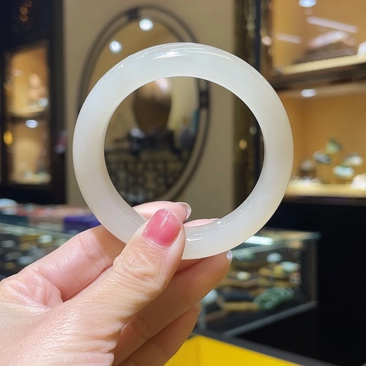 未镶嵌手镯和田玉53.8#65.33g