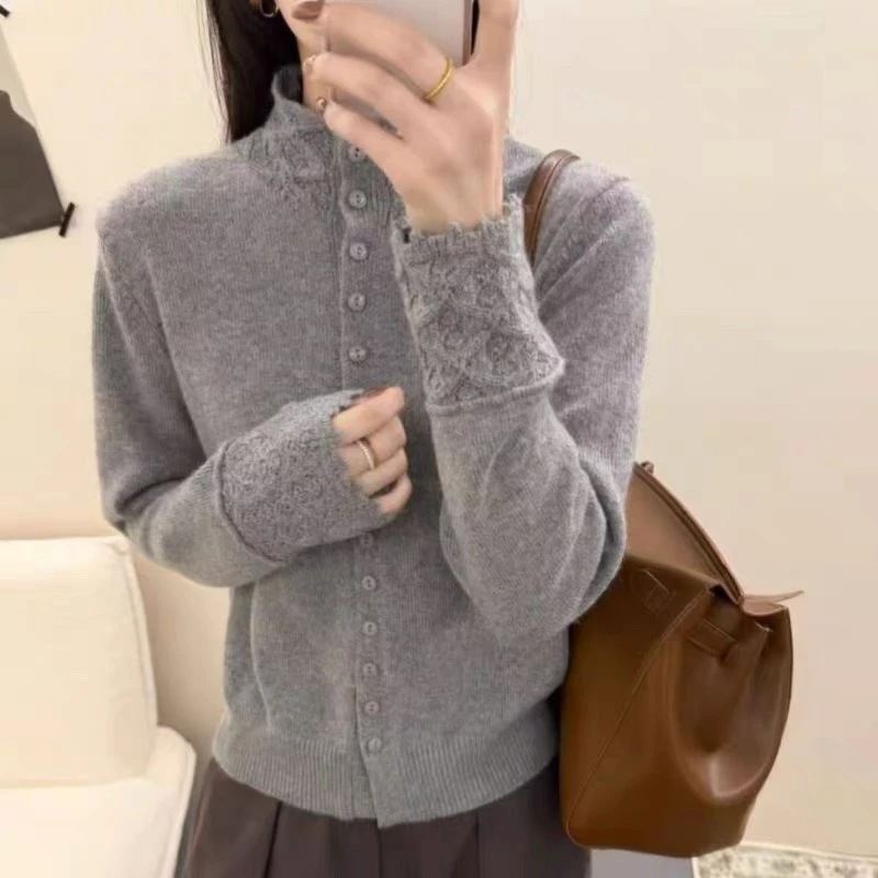 二哥二嫂 2914款 镂空钩花立领针织开衫