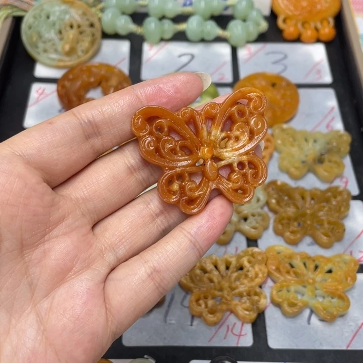 一***茶蛇纹石玉合金颈饰