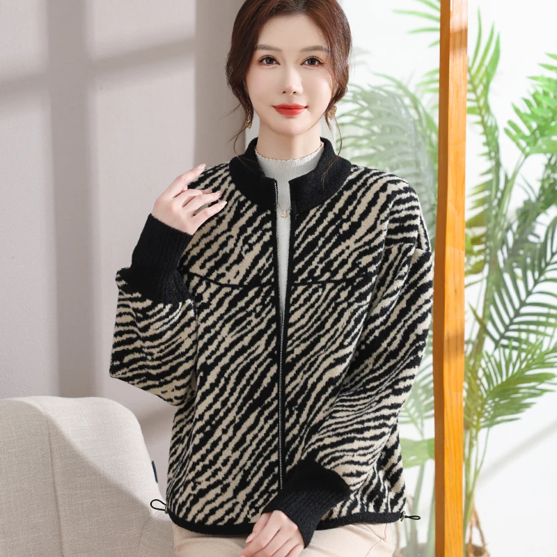 妈妈秋装条纹拉链针织外套2025新款洋气开衫中老年女秋季外穿上衣