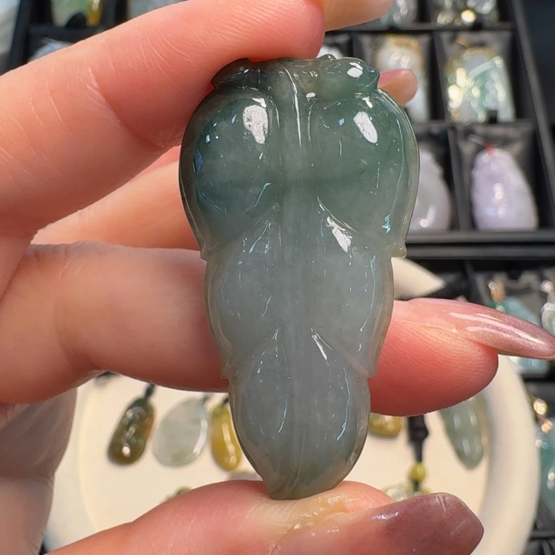 翡翠未镶嵌颈饰叶子