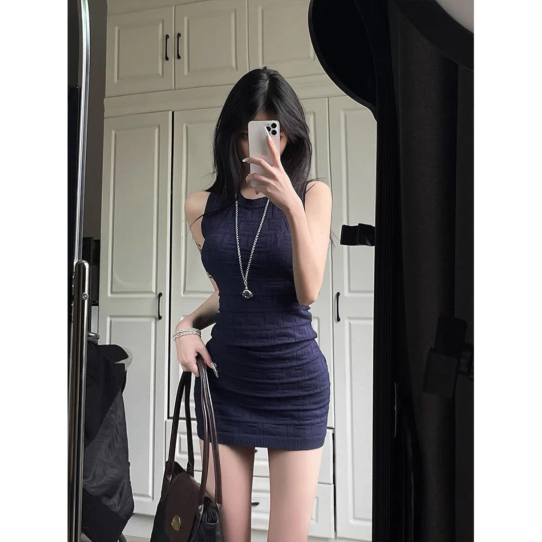 老钱风松弛感女装贵气K法式小众背心连衣裙女紧身包臀裙春夏季高