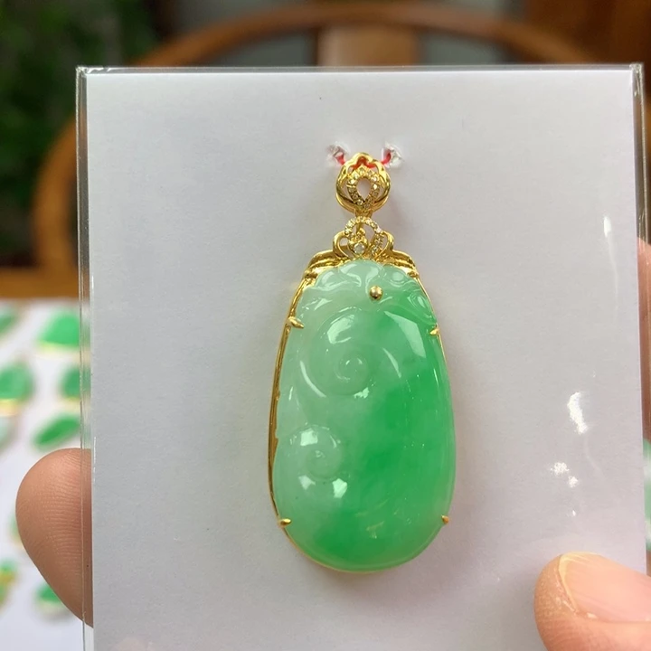 颈饰18K金镶嵌翡翠翡翠吊坠