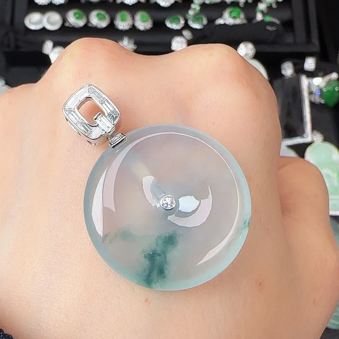 翡翠18K金镶嵌颈饰高冰老坑种飘蓝花平安扣