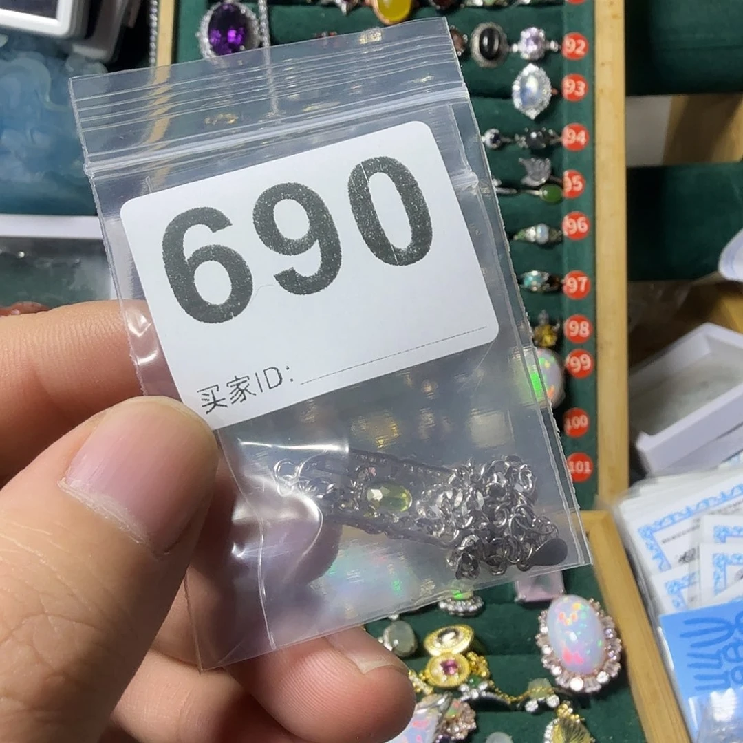 傲***咒橄榄石手链银S925镶嵌