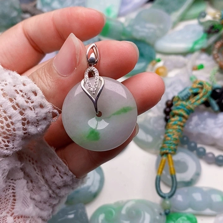 颈饰未镶嵌翡翠胖*平安扣