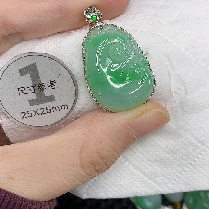 颈饰18K金镶嵌翡翠13356788888