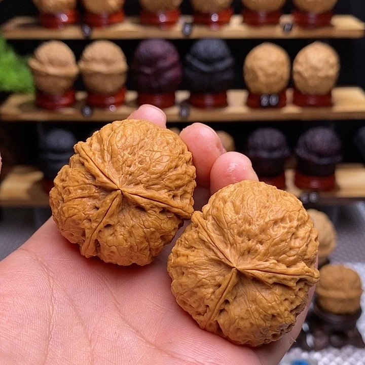 文玩核桃把件凹江龙60