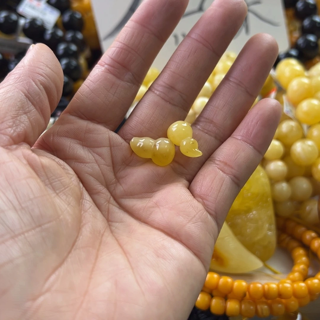 琥珀珠宝奇石未镶嵌