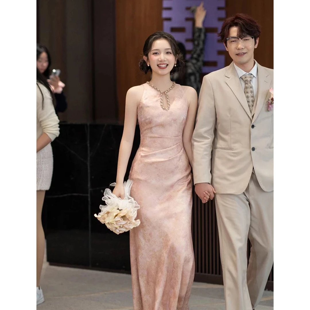 粉色旗袍新中式轻奢高级感2025夏新款小香风订婚敬酒服女国风连衣