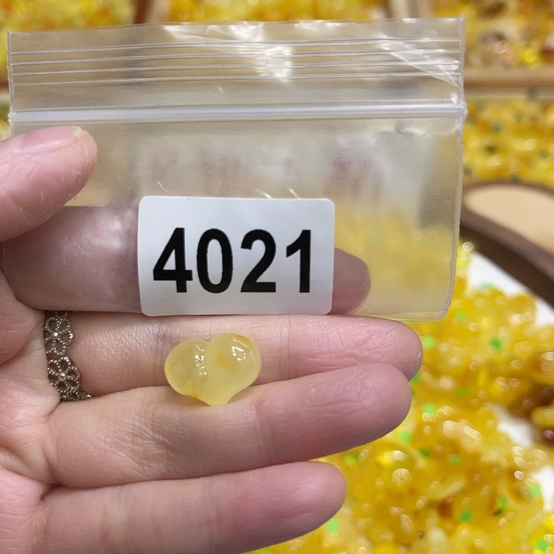 琥珀未镶嵌颈饰蜜蜡