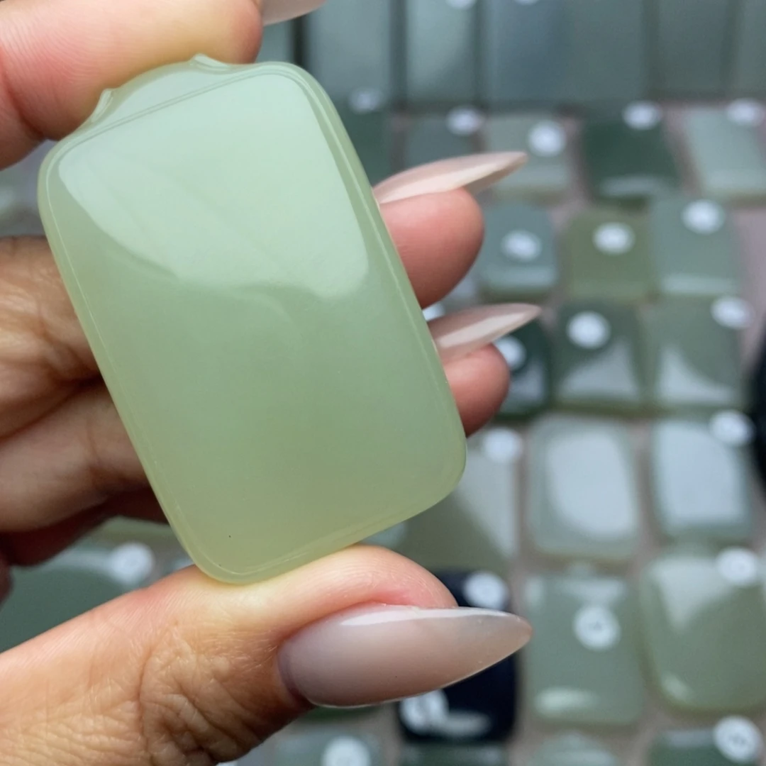 千***回和田玉未镶嵌颈饰