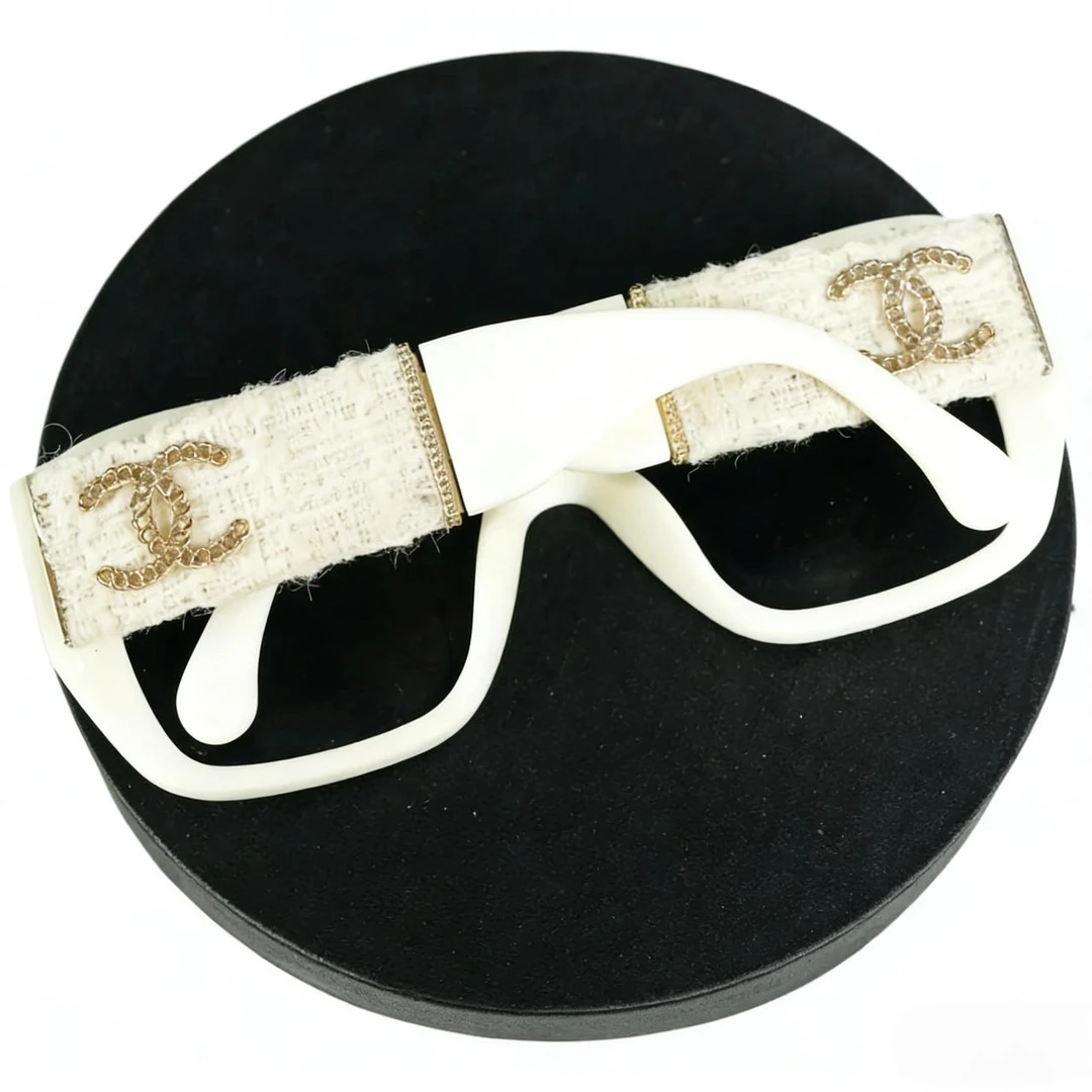 Chanel白色斜纹软呢logo墨镜