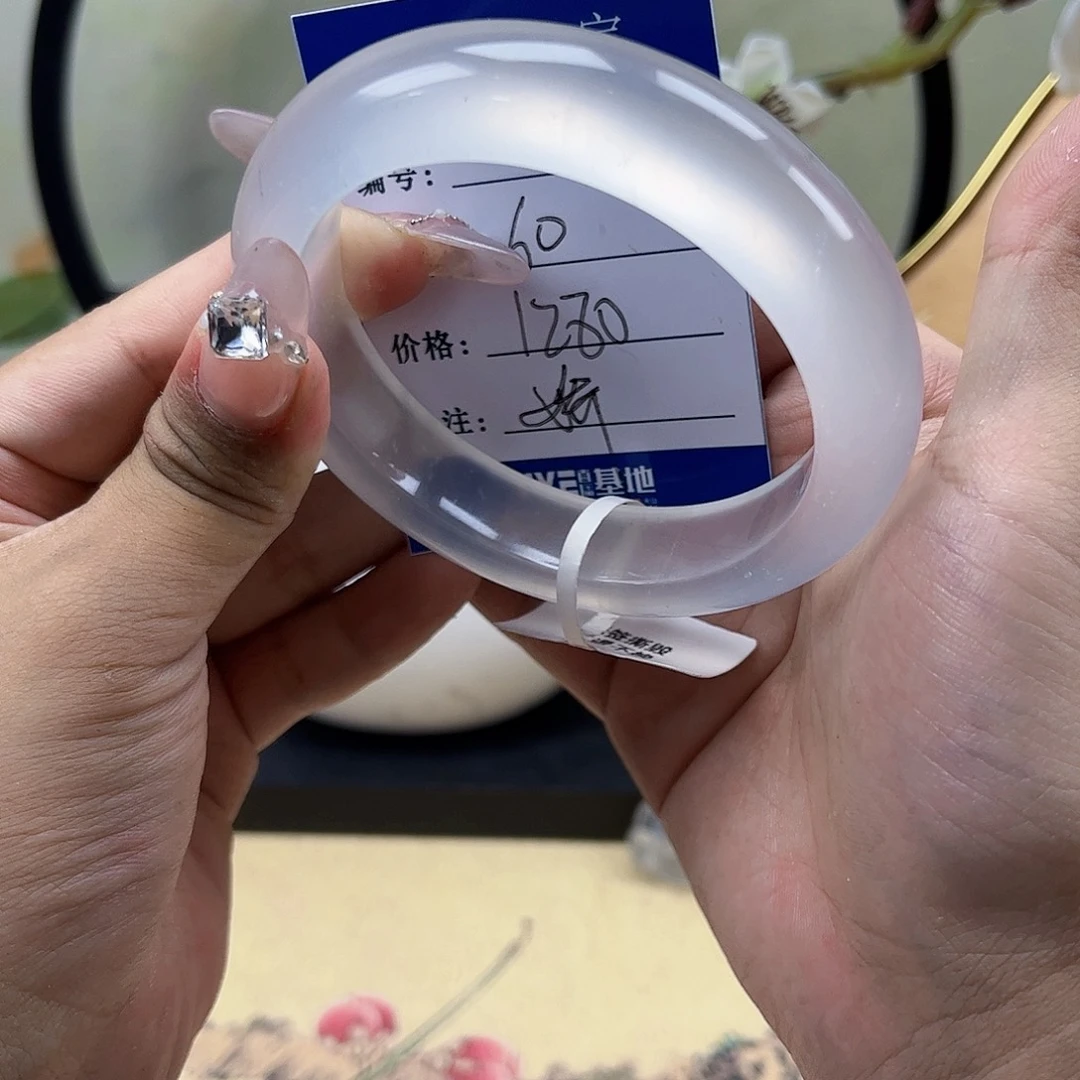 红***儿石英质玉手镯未镶嵌