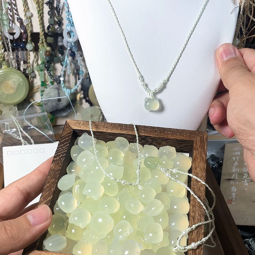 蛇纹石玉合金颈饰