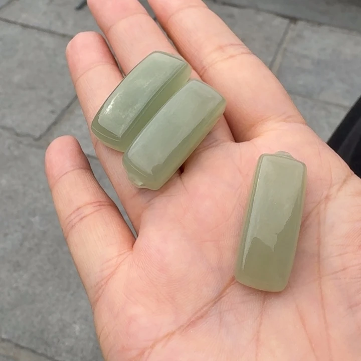 和田玉未镶嵌颈饰多样性拍一发一江