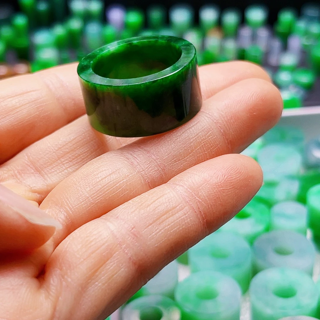翡翠未镶嵌戒指内径19.6mm