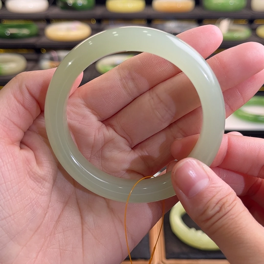 和田玉未镶嵌手镯果冻冰晴